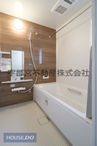 【浴室】現地完成写真。一坪風呂でお子様と一緒でもゆったりと寛げます。