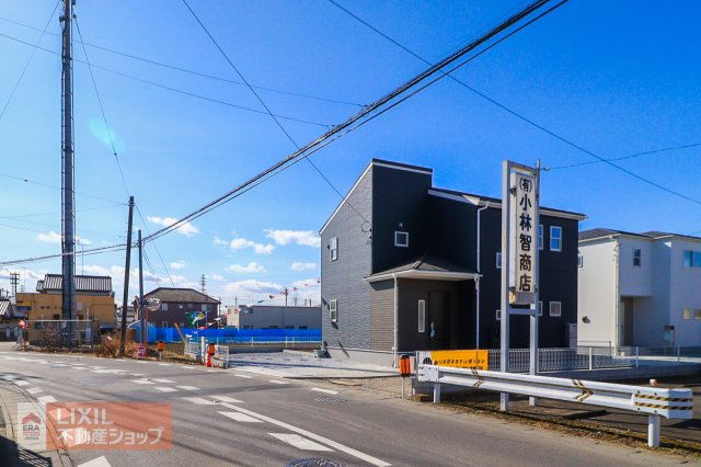 【前面道路】現地完成写真。道幅や駐車など、ご確認ください。