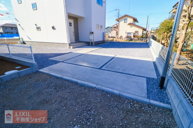 【駐車スペース】現地完成写真。ゆったりとした駐車スペースです。