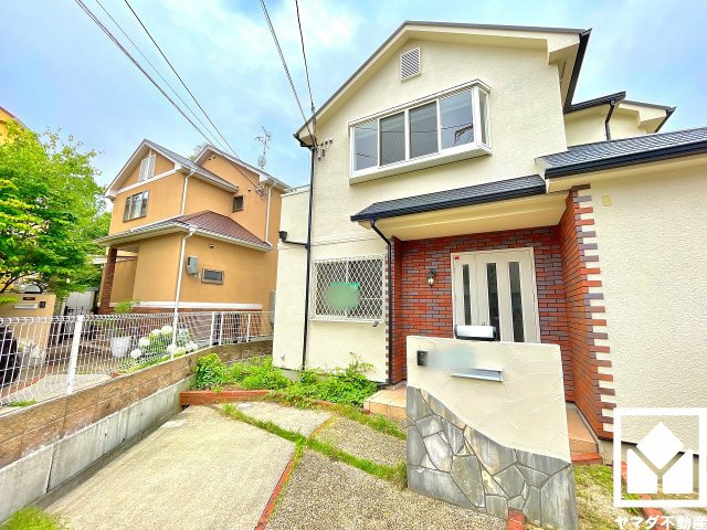 前面道路幅員約6.0mとゆったりとした広さがあるのでファミリーカー等の車の出入りも楽にできます。