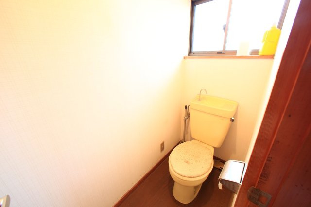 2階にもトイレを完備。夜間や忙しい朝もスムーズです