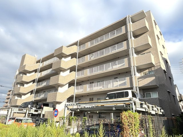 北側からの外観。