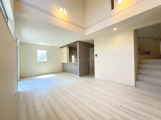 施工例。リビングです。施工例は完成時と異なる場合があります。