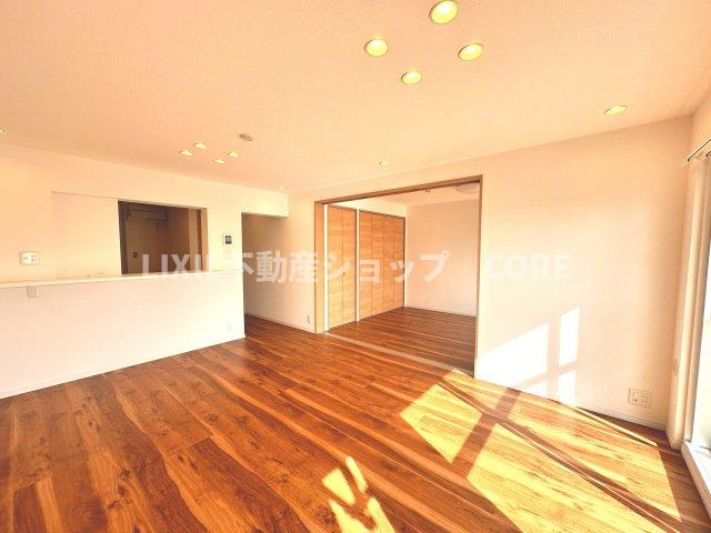 洋室が隣接しているので、広々開放的にお使い頂くことも可能です。ぜひ一度現地でご覧ください。