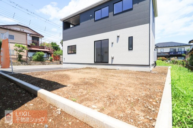広々としたお庭空間で花や野菜、植物を育てることにより、暮らしのなかで四季を感じることができます。お好みでカスタマイズはいかがでしょうか。