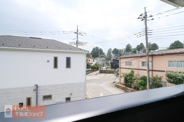 周囲の視線が気になりにくいロケーション。プライバシーを保ちながら心地よい風を感じられます。