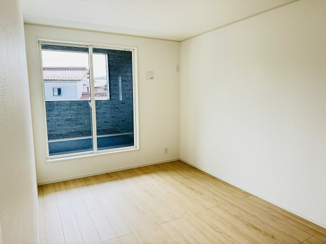 ～2階バルコニーに面している7.5帖の主寝室です～