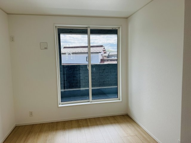 ～2階バルコニーに面している5.0帖の洋室です～