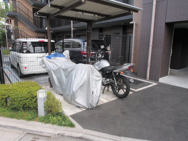【バイク置き場】