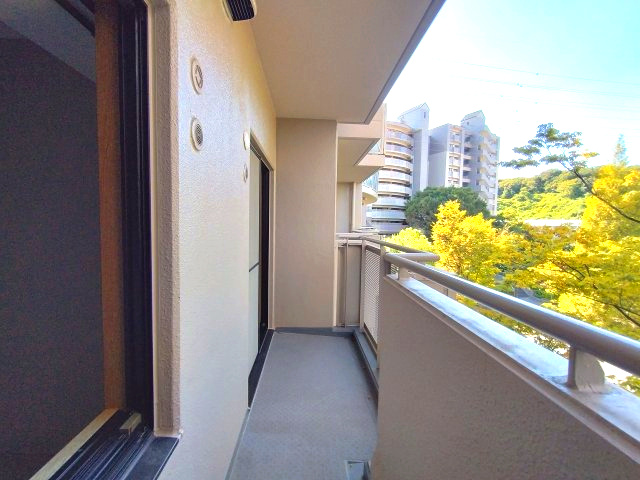 バルコニー　ご都合のよろしい日時に現地をご案内させて頂きます！是非、お問い合わせお待ちしております!!