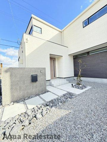 前面道路含む現地写真です