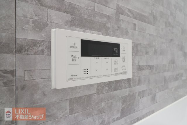 【温水設備】現地完成写真。給湯スイッチ付きで温度調整もラクラクです。