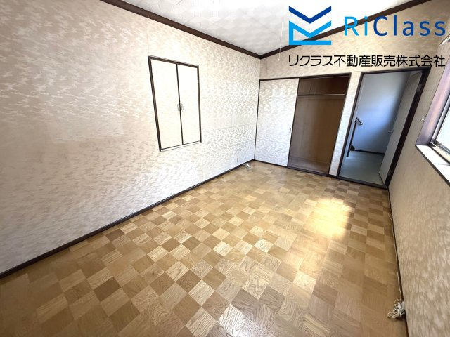 落ち着いて過ごせるお部屋なので、寝室にいかがでしょうか