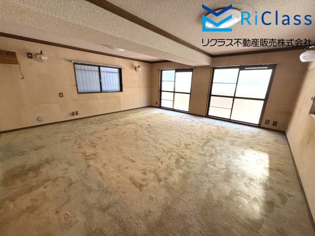 地下に20帖の納戸あります