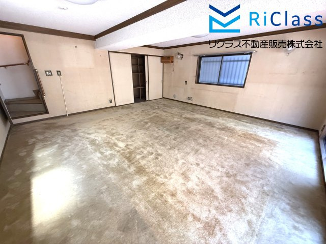 地下に20帖の納戸あります
