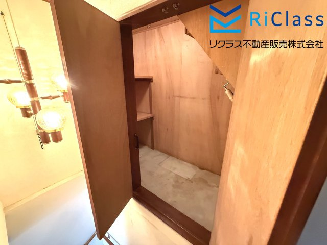階段下収納です