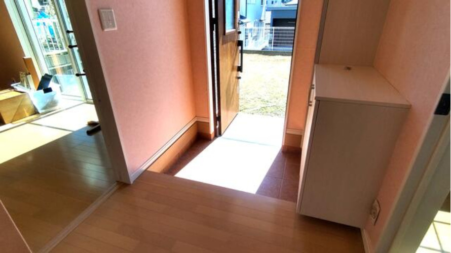 玄関まわりにも実用的な収納◎