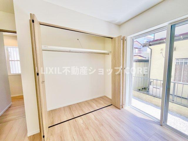 各居室にはクローゼットが備え付けられており、居室の広さを有効に使えます♪　