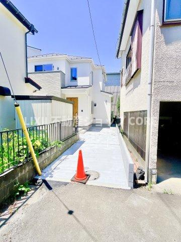 閑静な住宅地に馴染む落ち着いた色合いの外観。一度、是非、現地をご見学ください。　