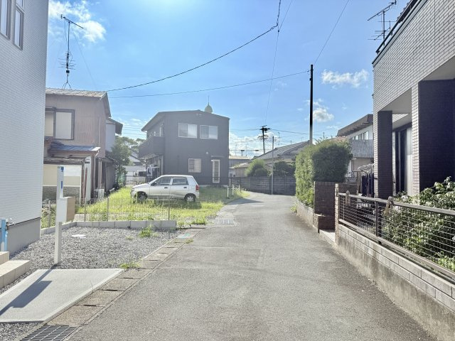 物件前の道路になります。