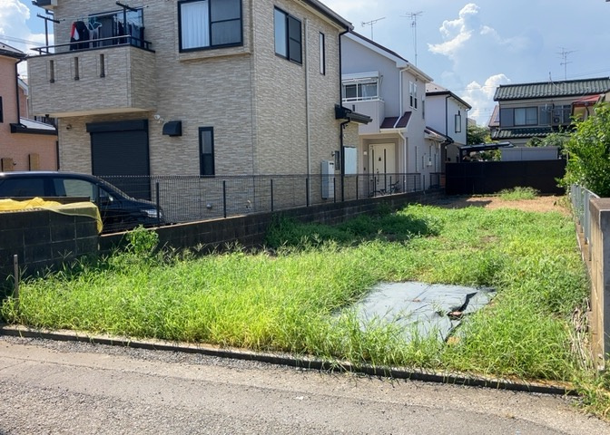 土地の形が極端に長細かったり、狭小地、あるいは道路との高低差がある傾斜地だった場合、後々売ろうとしても買い手がつかない場合もあります。後々、売却することになった時に価値の下がらない土地を選びましょう。