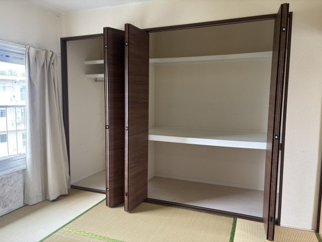北側和室6帖の収納たっぷりのクローゼットです♪