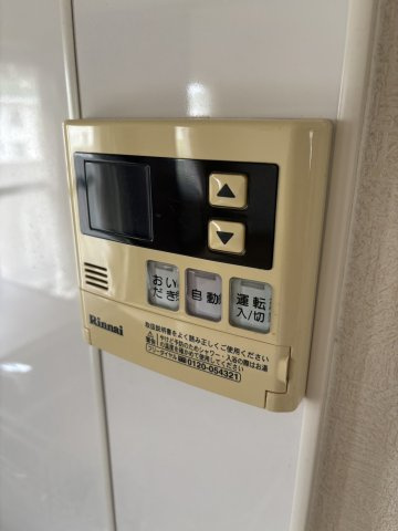 キッチンにいながらお湯張り、追い焚きの操作が出来て助かりますね。