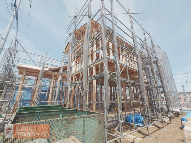 【現地外観】　設備充実の新築一戸建て