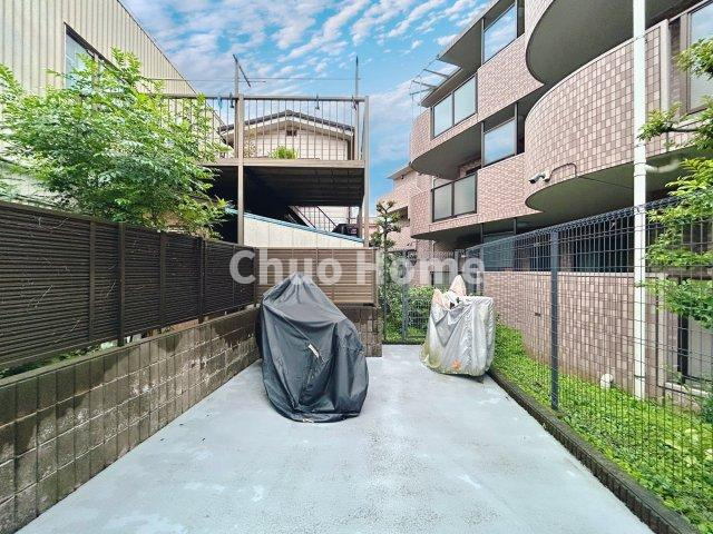 【バイク置場】最新の空き状況や費用などの詳細は担当スタッフまでお問い合わせください。