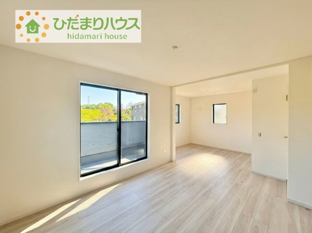 大きなベッドを置いても余裕の広さの主寝室♪