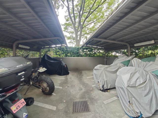 【バイク置き場】