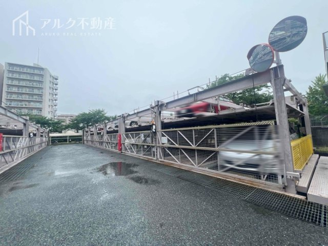 機械式駐車場です。空き状況はお気軽にお問い合わせください。