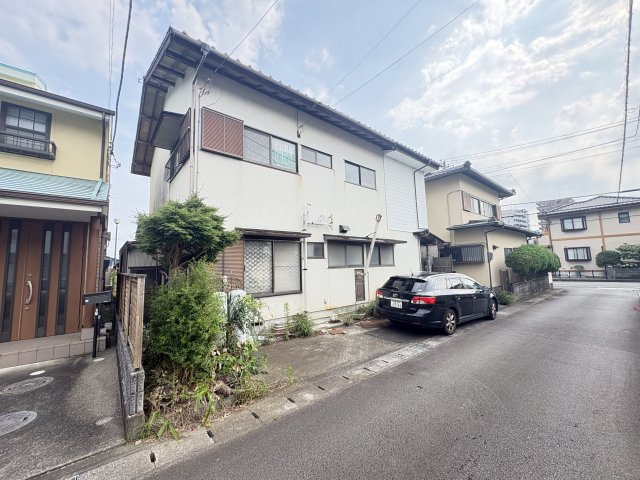 駐車スペースを複数台確保しやすいゆとりの敷地