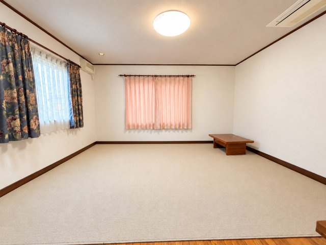 閑静な住宅地に馴染む落ち着いた色合いの外観。一度、是非、現地をご見学ください。