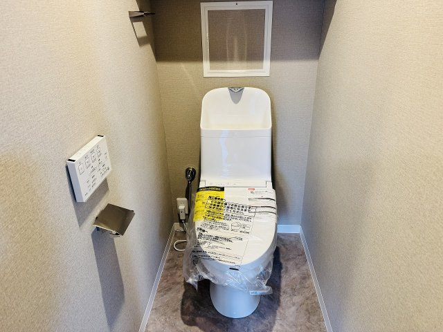 ～新規交換済、暖房温水洗浄機能付きトイレ　冬場は特に嬉しい機能ですね～
