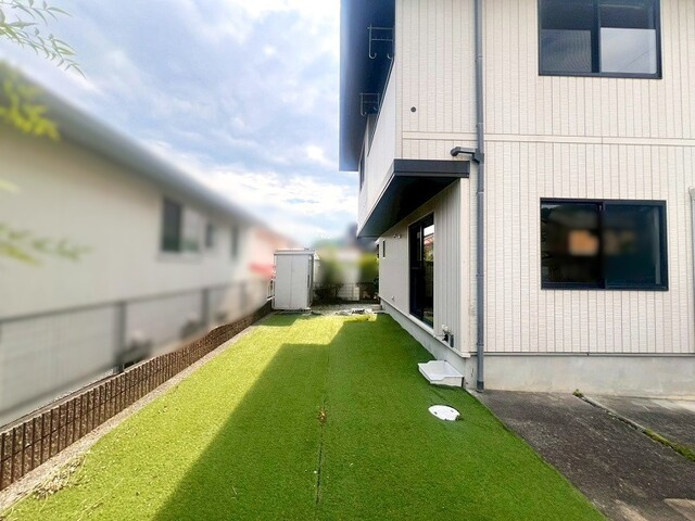 お子様の遊び場や家庭菜園も楽しめる、緑が心地よいお庭スペース♪