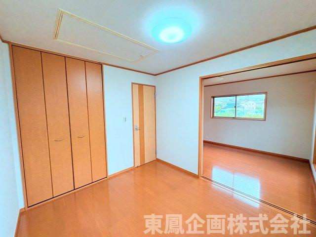 ゆったりした子供部屋です。隣の部屋と扉で仕切ることができます