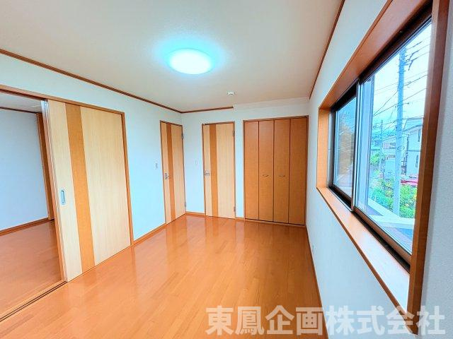 隣の部屋と扉で仕切ったり、開けて広々と使うことができます