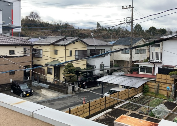 眺望を気にして物件を探す場合、前面に建物が建っていないか現地で確認しましょう！前面に建物があると景色はもちろん、日当たりや風通しにも影響が出てきます。住んだ時のことを想像しながら現地見学をしましょう。