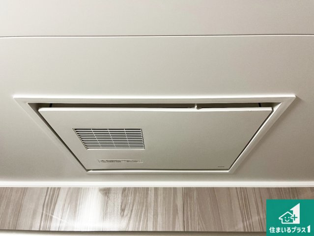 雨の日も室内干し可能な浴室暖房乾燥機！　