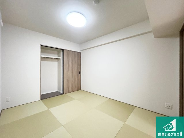 一室あると便利な和室は客間としてだけでなく、小さなお子様のプレイルームや食後のくつろぎスペースとしてもご利用いただけます。
