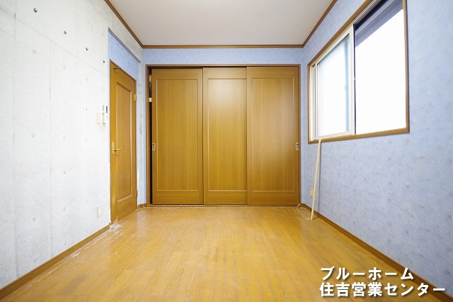 3階約6帖の洋室です。部屋数が多いので用途も色々考えられますね