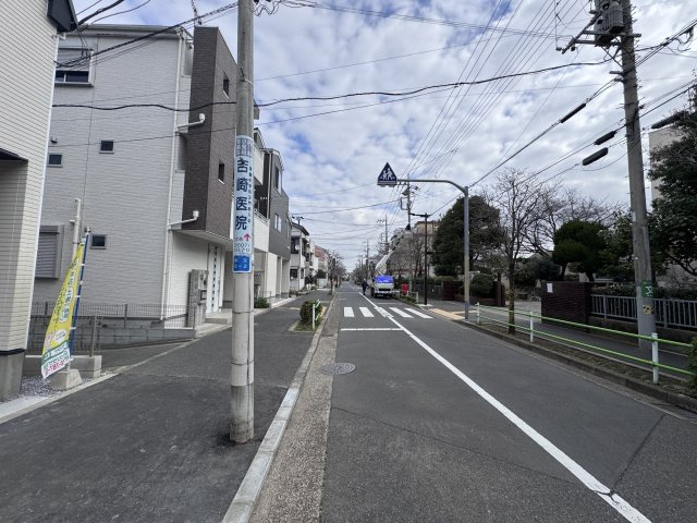南東側前面道路・幅員約11.4ｍ・歩道部分ありお子様も安心♪