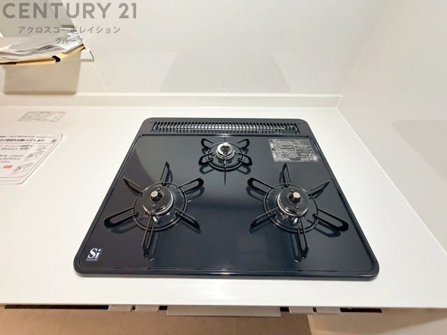 多数の調理器具を同時に使用でき、料理の効率化が可能。省エネで節約になり、様々な料理スタイルに適応できます。また、火力調整が独立しており、手入れや掃除もしやすく、今よりもっとお料理が楽しくなるかも。