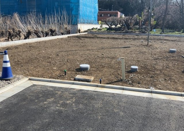 お持ちの車種によっては前面道路が広い方が便利でしょう。しかし、前面道路が広ければその分交通量が多くなるため、騒音などが気になる場合があります。実際に現地を見学し、周辺交通量や騒音などを確認しましょう！