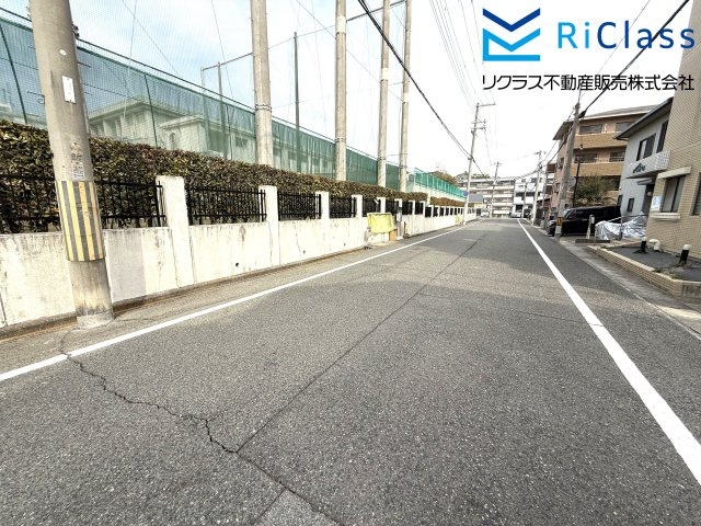 前面道路含む現地写真です