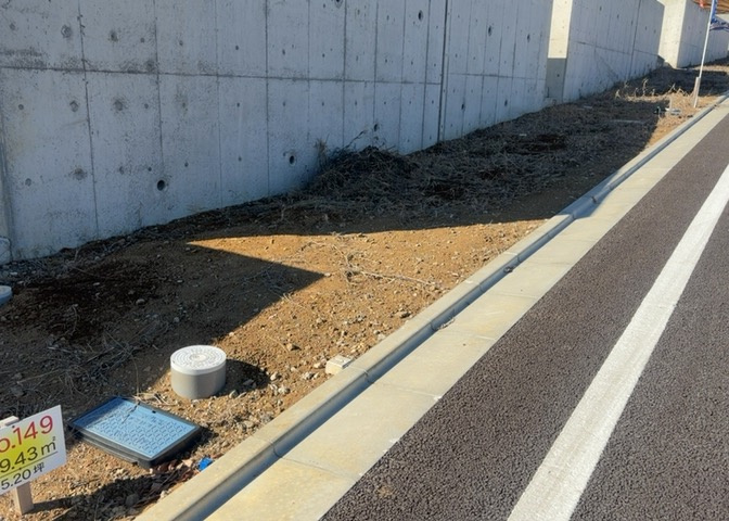 土地の形が極端に長細かったり、狭小地、あるいは道路との高低差がある傾斜地だった場合、後々売ろうとしても買い手がつかない場合もあります。後々、売却することになった時に価値の下がらない土地を選びましょう。