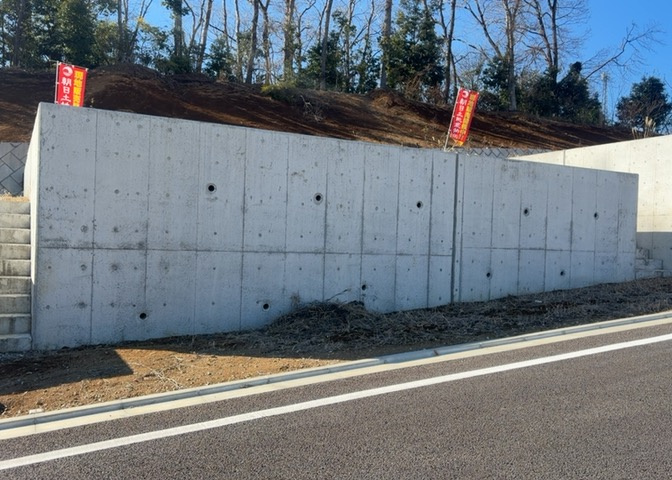 家を建てる前提で土地を探している場合、地盤の丈夫さは譲れない条件の一つです。地盤が脆弱だと追加工事が必要となります。また、過去に地盤沈下や液状化現象を起こした土地は、できるだけ避けた方がいいでしょう。