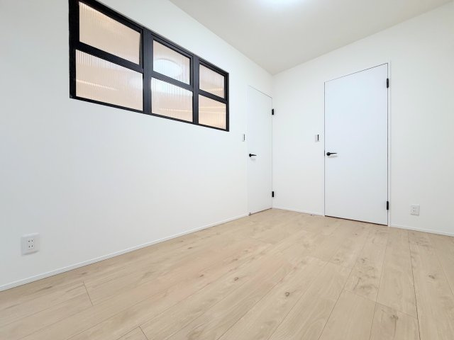 【モデルハウス写真】◆気持ちの良い風が室内へ入り込む居室。家具を配置しても広々ご利用いただけます！！