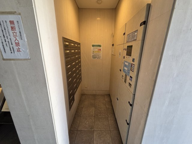 集合ポストです。宅配ボックスもついているのが嬉しいポイント♪